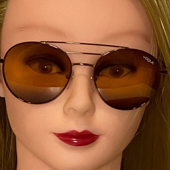 New Gold Double Bridge Vogue Sunglasses w Case - Picture 3 of 12